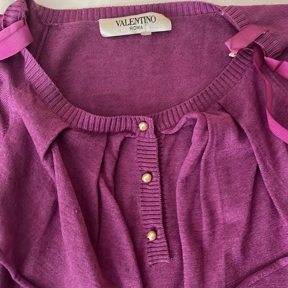 Valentino Fuscia Cashmere sleeveless sweater top with pearl buttons Size 42/6 - Picture 3 of 8